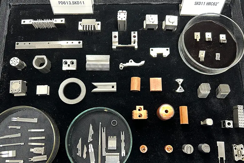 写真:精密部品