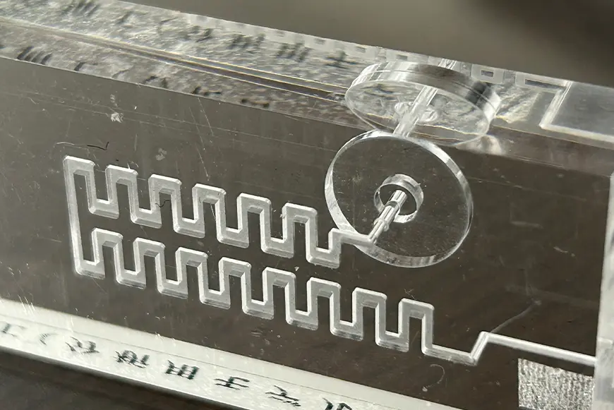 写真:医療用アクリル部品2